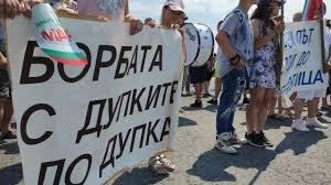Протестиращи блокираха днес пътищата Русе-Варна и Русе-Кубрат. Причината за недоволството
