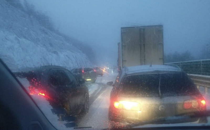 Адско задръстване на пътя Мездра Ботевград беляза съботната сутрин научи