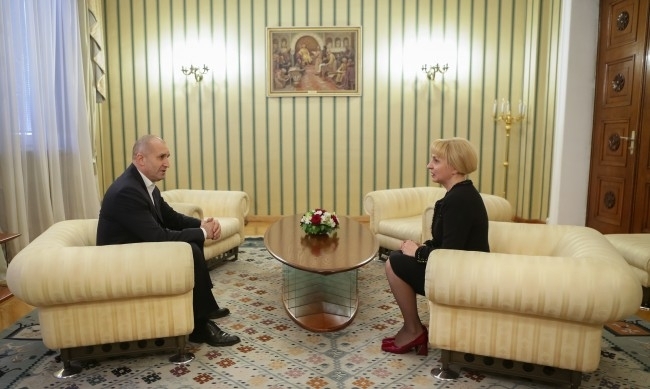 Омбудсманът Диана Ковачева също пристигна на среща с президента Румен