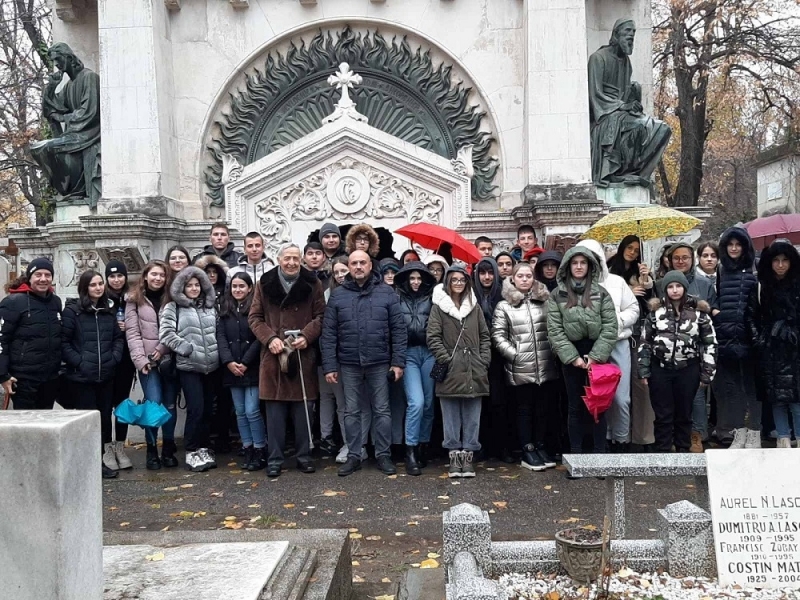 Ученици от СУ "Христо Ботев" във Враца посетиха паметни български места ...