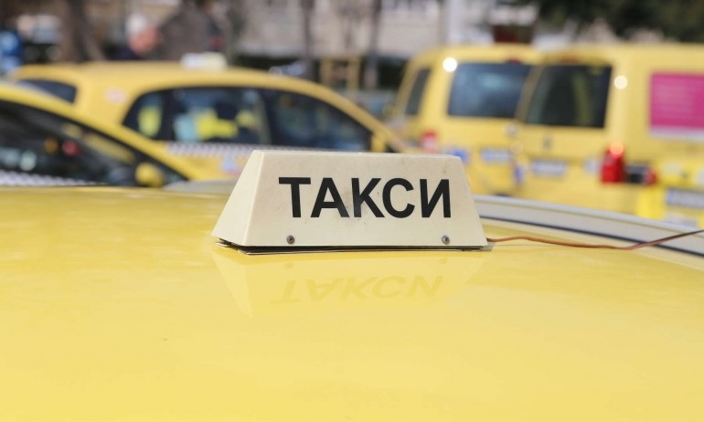 Двама малолетни откраднали 400 лева от паркиран таксиметров автомобил в областния град