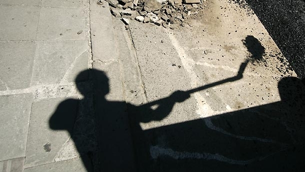 Продължава асфалтирането на проблемните участъци в село Бутан община Козлодуй