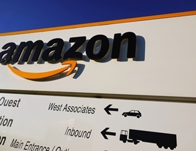 Амазон обяви късно снощи че двама нейни служители в Милано