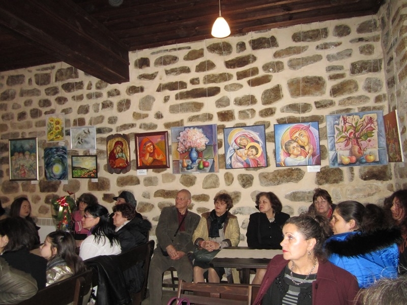 Над 30 художествени произведения живописни платна икони графики и