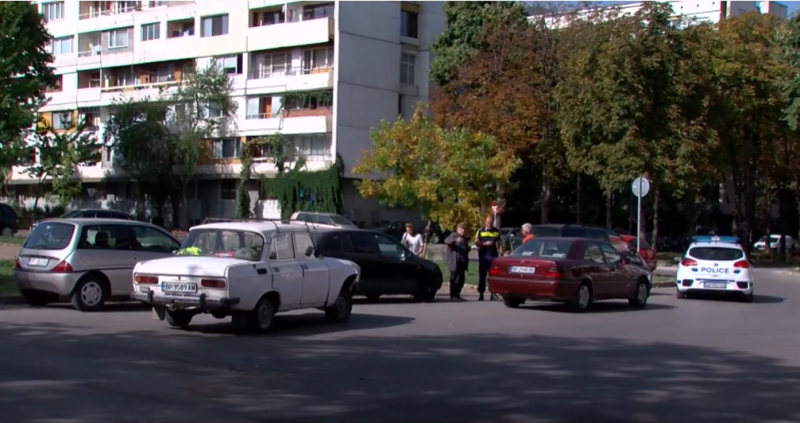 Дядо с Москвич се заби в Мерцедес във Враца научи