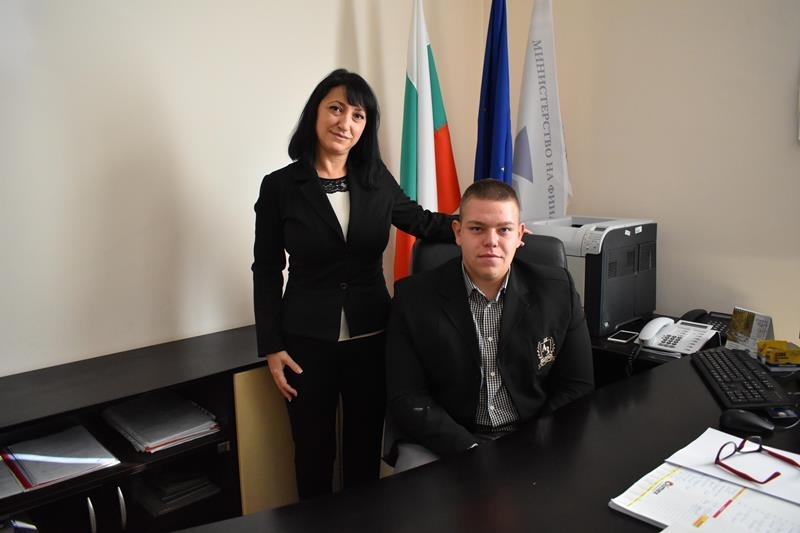 Днес седем ученици от ПГ Проф д р Асен Златаров