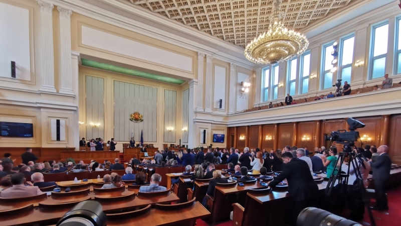 Народното събрание ще обсъди днес на извънредно заседание поискания от