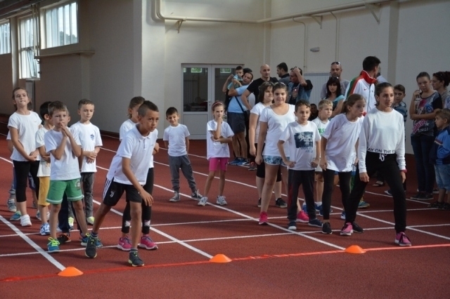 Деца са били обрани по време на спортното състезание Лъвски