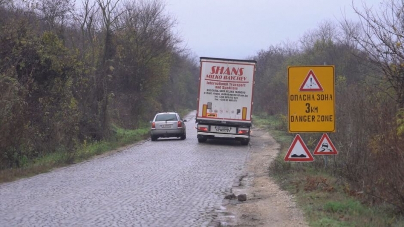 Жители на Северозапада сигнализират за опасен участък от основен път