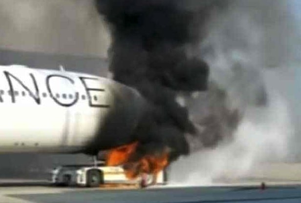 10 души бяха ранени когато пожар избухна на превозно средство