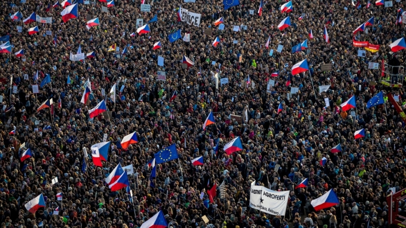 Стотици хиляди протестираха срещу властта в Чехия. 250 000 души