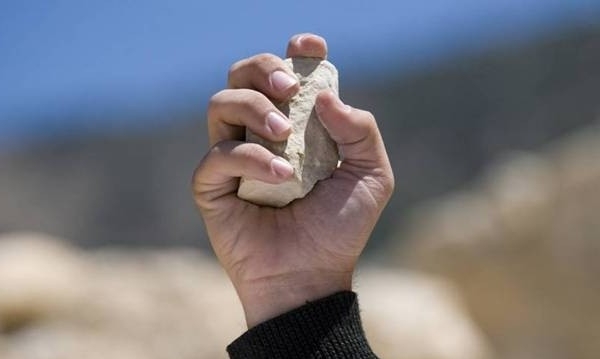 За побой с камъни и ежедневен тормоз върху момиче в