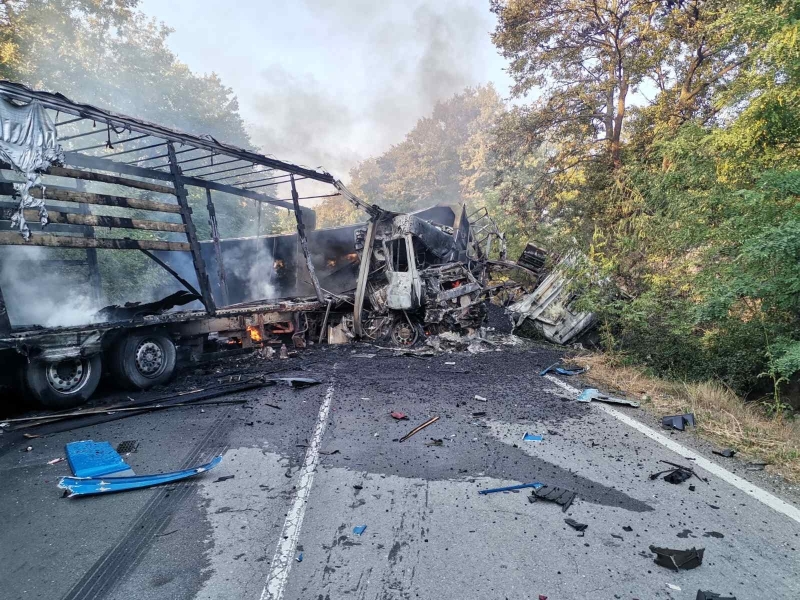 Тежка катастрофа между два ТИР а е станала тази сутрин Инцидентът