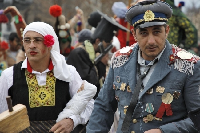 Кукери коледари танцьори от региона и страната се включиха в