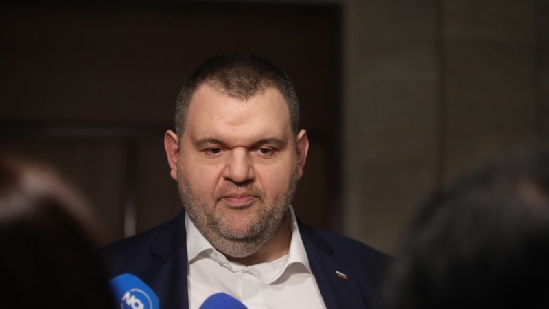 Оценката да я даде този който го назначи след като