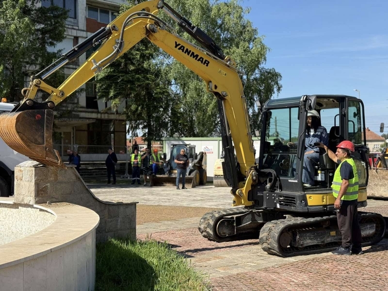 Започна благоустрояването на централната пешеходна зона, парк и площад „Свобода“ в Мизия /снимки/