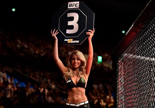 Първата европейка която стана част от момичетата край ринга на