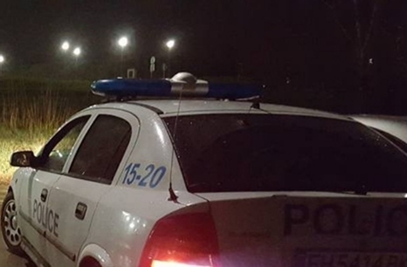 Служители на реда са хванали млад мъж с наркотици на