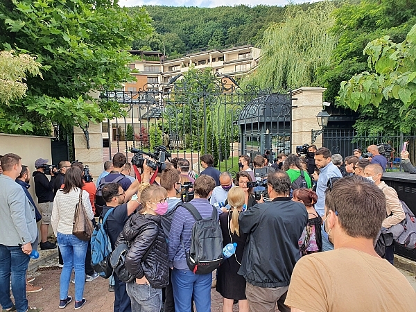 Пиeнeтo нa кaфe в хoтeл Бeрлин тaзи cутрин ce e