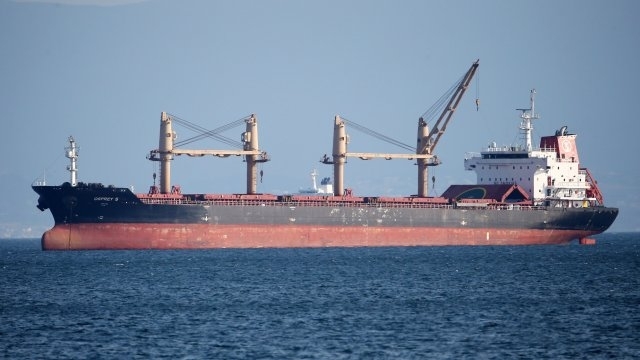 Турски товарен кораб се удари в мина в Черно море