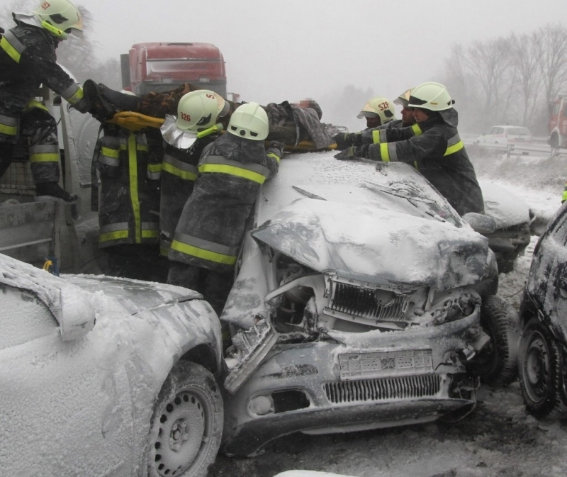 45 годишен служител на МВР е пострадал при пътен инцидент станал