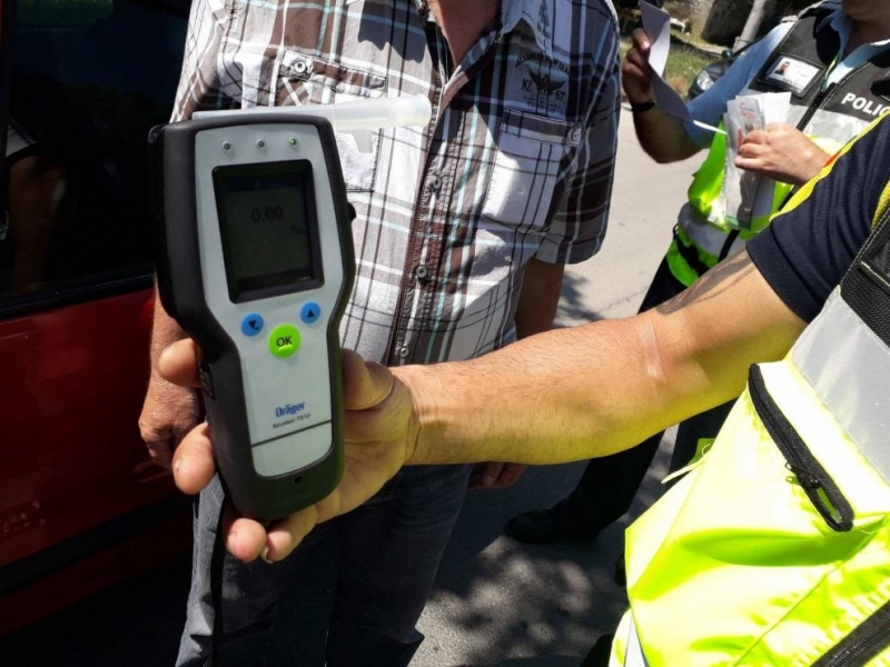 Ченгета спипаха пиян и неправоспособен водач да върти волана на