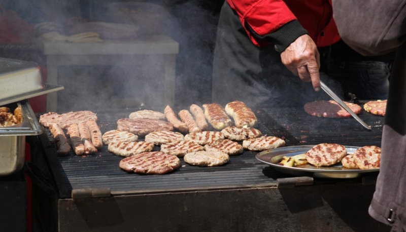 Модата на скарата в изборния ден не е отминала Ароматът