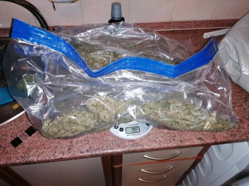 Задържаха мъж за разпространение на наркотици в София съобщиха от полицията