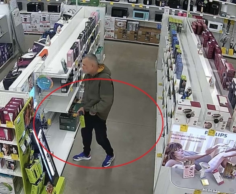 Мъжът който яде и пие на аванта в ресторанти във