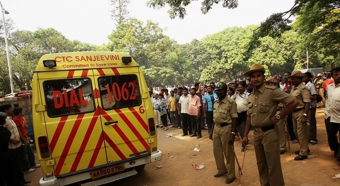 Най малко 16 командоси от специалните части на индийската полиция и