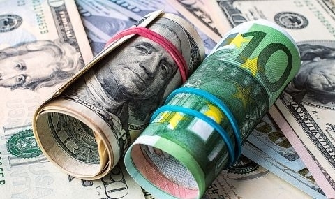 Курсът на еврото спрямо щатския долар е без съществена промяна