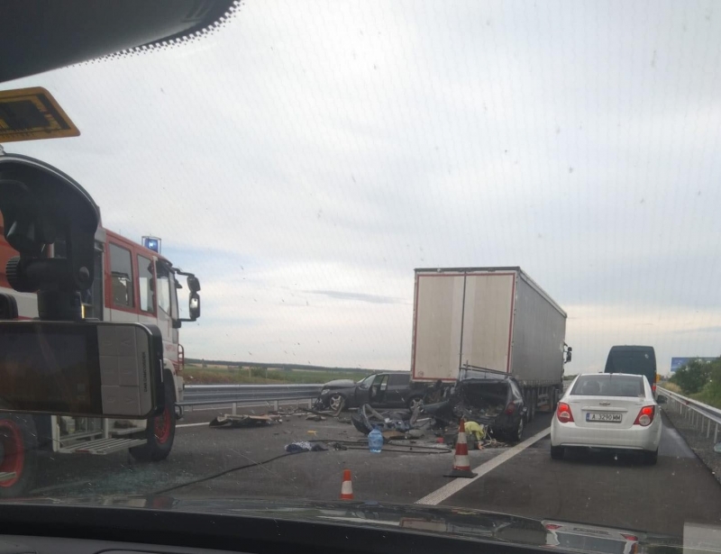 Тежка катастрофа е станала на магистрала Тракия при Чирпан съобщиха