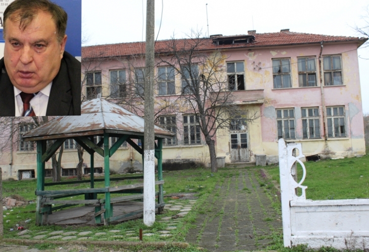 Двама останали без дом заради измамници от имотната мафия старци