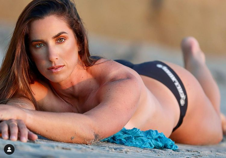 Американската състезателка по плажен волейбол Трейси Калахан е поредната спортистка
