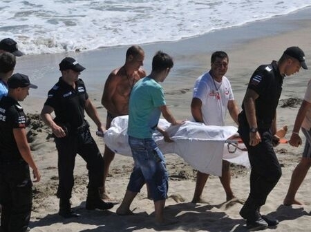 Полски турист се е удавил в морето край Приморско. Тялото