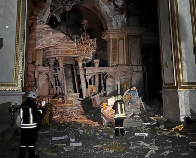 Руска ракета e унищожила централния олтар на Преображенската катедрала в