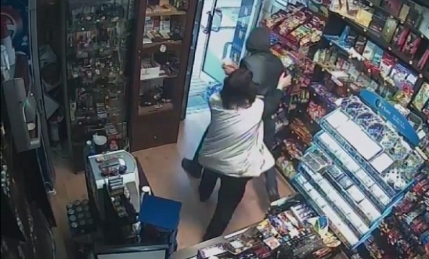 Непълнолетен обра магазин във врачанското село Хайредин съобщиха от областната