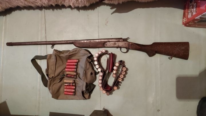Полицаи иззеха незаконни оръжия от дома на мъж от Врачанско,