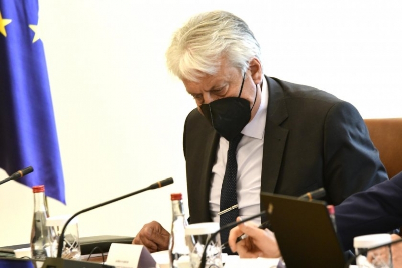 Служителите на пътна полиция вече да не се крият докато