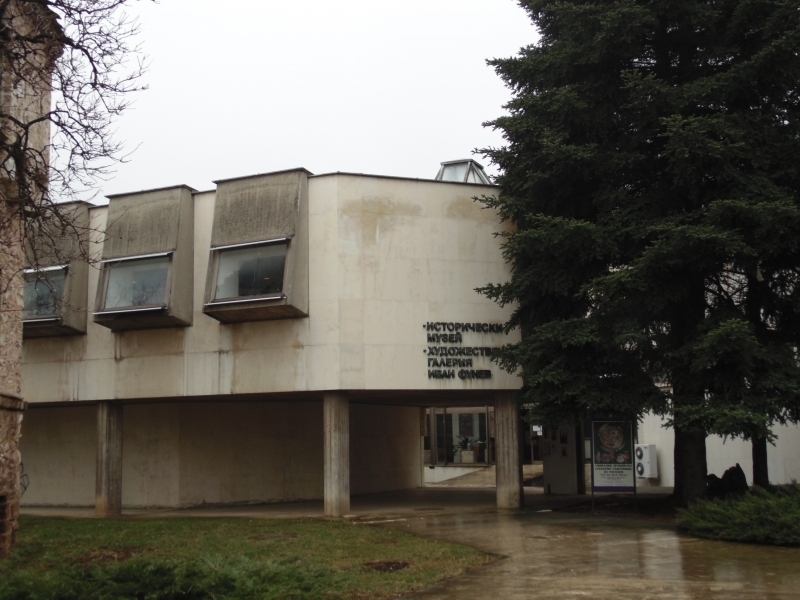 Коледна изложба базар на врачанските художници се организира от