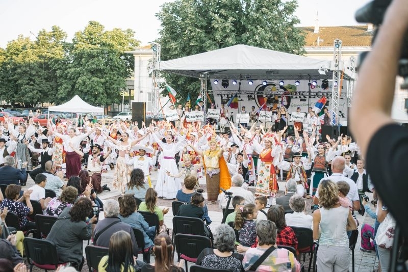 Със заключителен концерт на площад България завърши Първият международен фолклорен