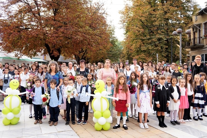 Новата учебна 2023 2024 г в най голямото основно училище в община