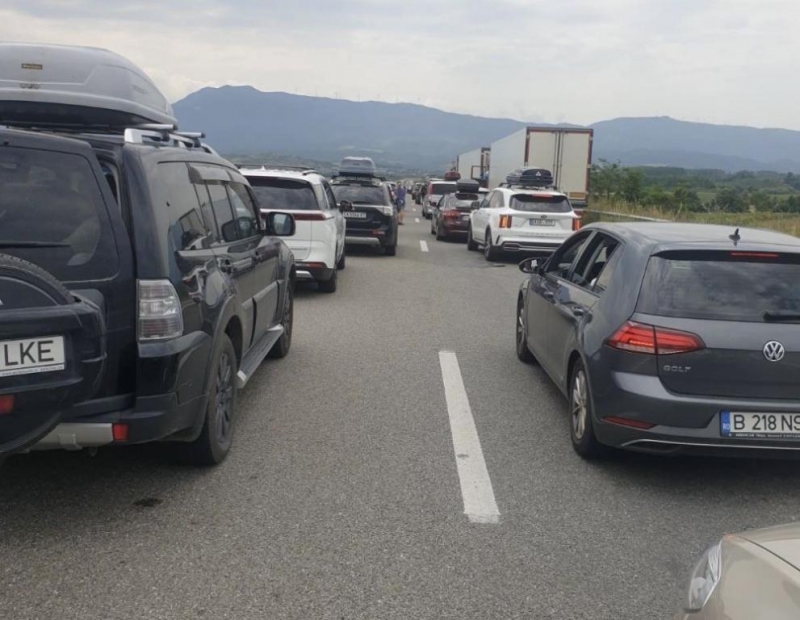 На границата с Румъния трафикът е интензивен на граничен контролно пропускателен