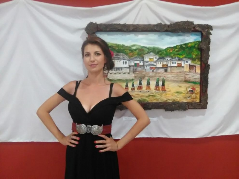 Първата си самостоятелна изложба наречена Наследство представи младата художничка Надежда