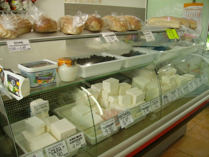 През август 34 953 кг храни от животински и неживотински