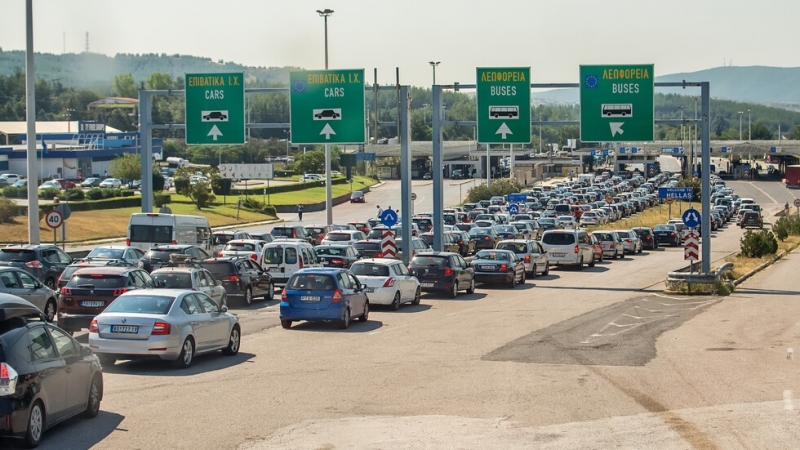 Гърция ще затвори границите си за сръбските граждани от 6