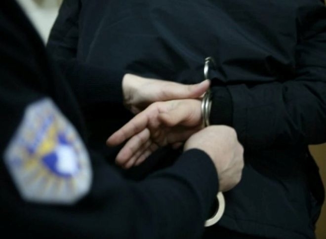 Този див Северозапад! Тикнаха в ареста мъж, вдигнал квартал на Лом във въздуха и заплашил полицай