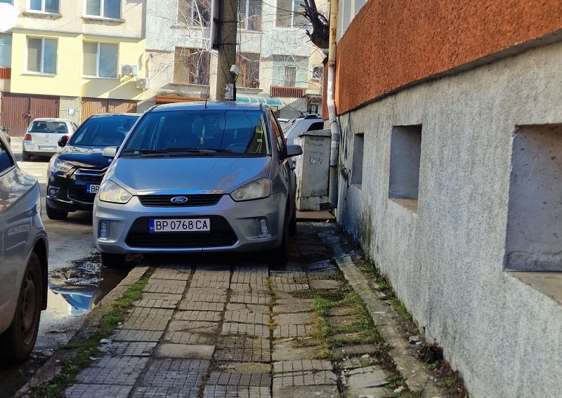 Пореден врачански шофьор стана известен с некадърното си паркиране научи