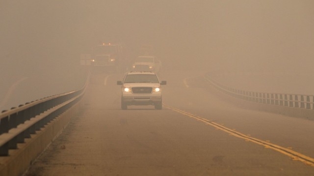 Пожарите в Калифорния се разрастват Пожарникарите постигат променлив успех в