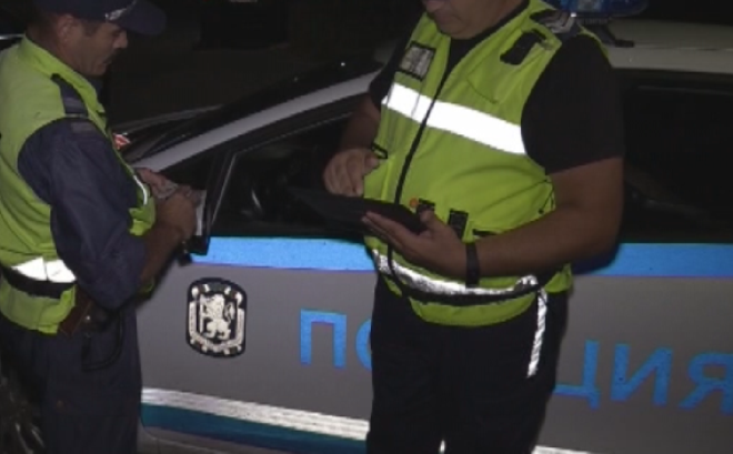 Полицаи заловиха куп нарушители при спецоперация във Враца съобщиха от